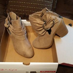 A pair of New Sugar brand ankle boots size 7.5